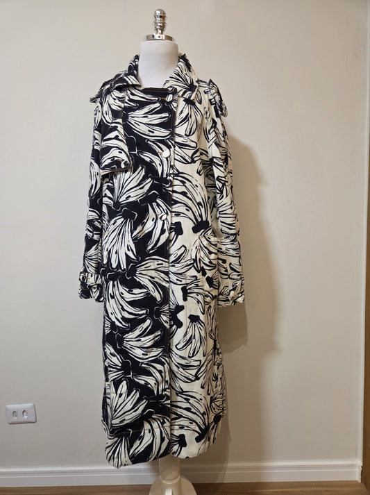 Trench Coat Farm Preto e Branco Bananas