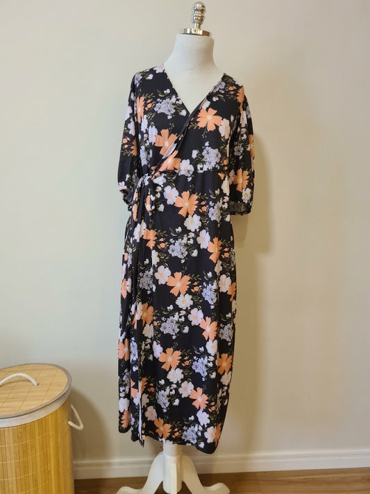 Vestido Fiveblu Transpassado Midi Floral Preto