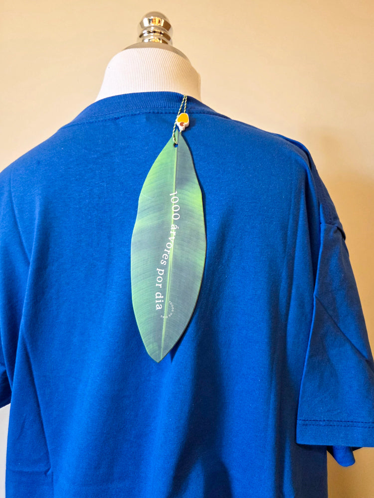 Camiseta Farm Arara Tricolor Fundo Azul