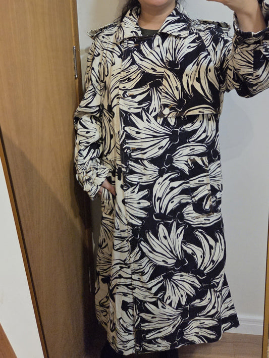 Trench Coat Farm Preto e Branco Bananas