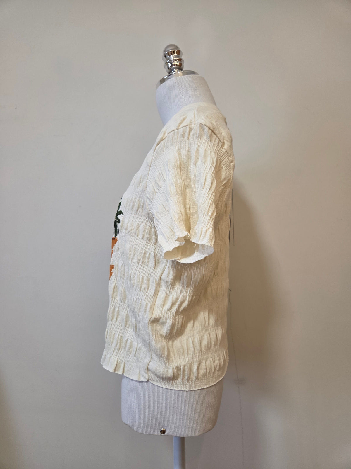 Blusinha Farm Tecido Especial Brasil Arara Off-White