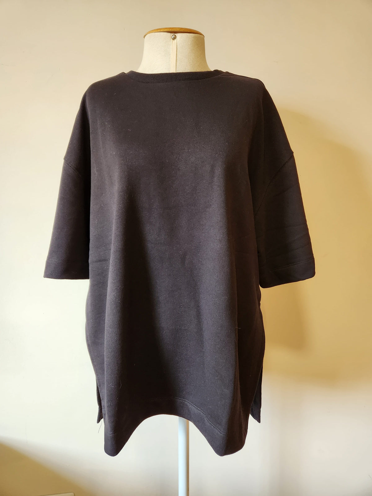 Camiseta Maxi / T-Shirt Oversized Farm Lisa Preta com Fendas Laterais
