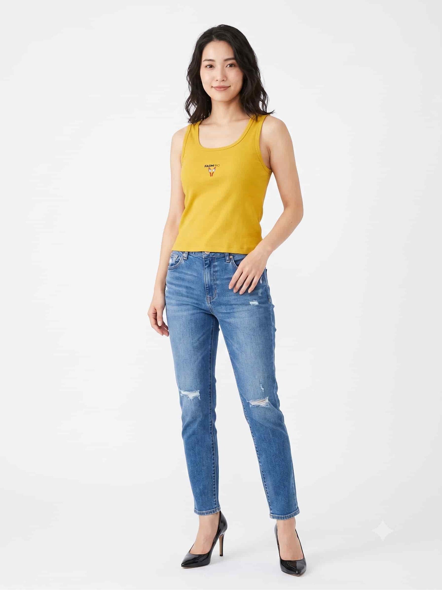 Regata Farm Rio com Bordado de Araras Vermelhas Fundo Amarelo