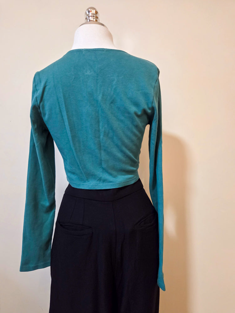 Blusinha Nati Vozza Verde Manga Longa com Torção Frontal