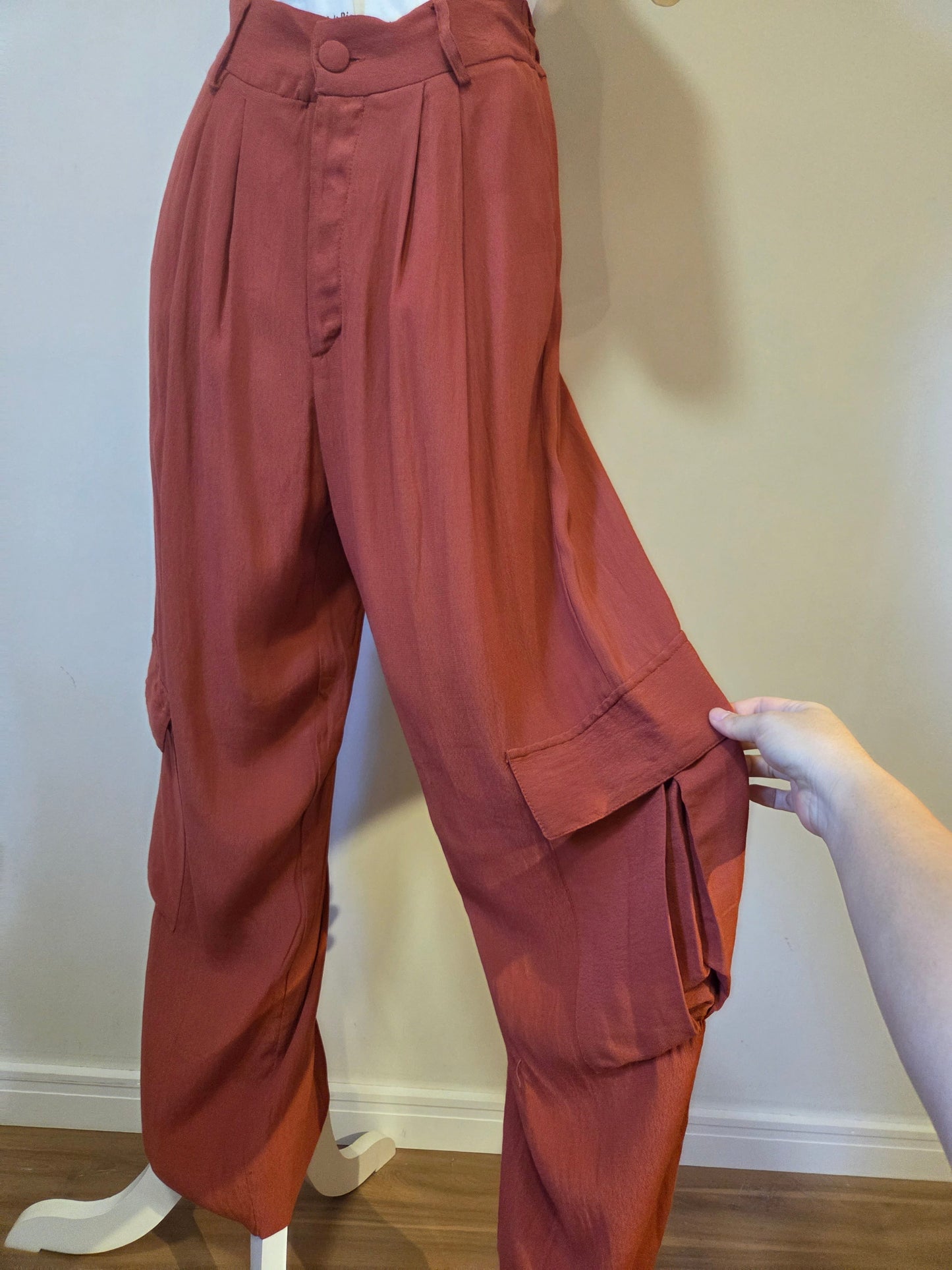 Calça Farm Reta Bolsos Laterais Vermelho Oeste