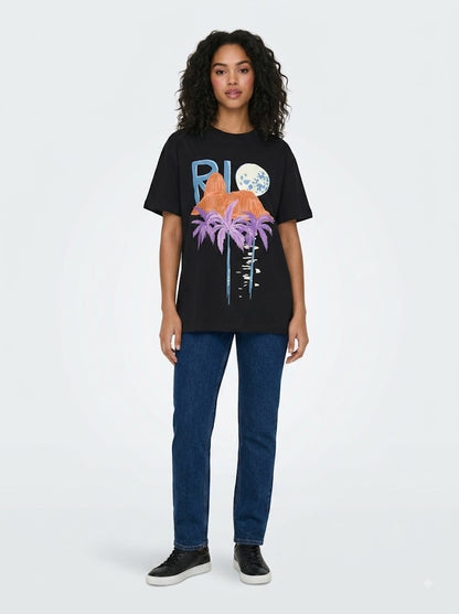 Camiseta Farm Praia e o Luar com Fundo Preto