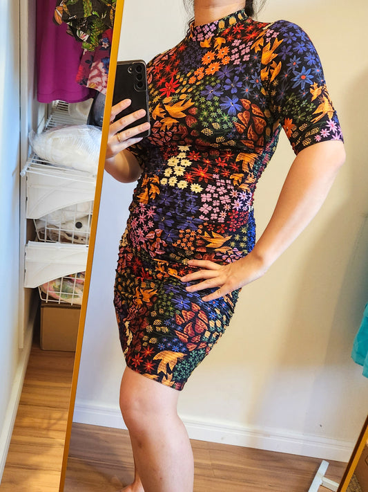 Vestido Farm Estampa Floral com Frutas e Franzido