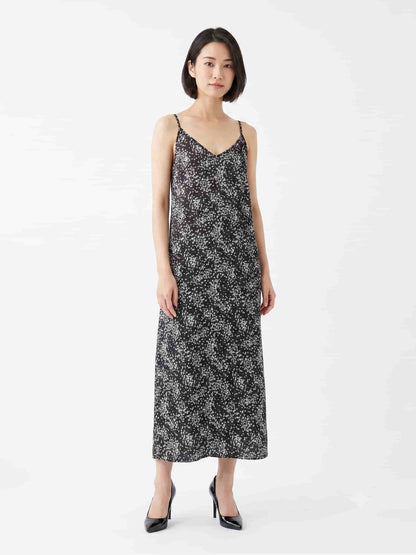 Vestido Blue Steel Preto com Florzinha Branca