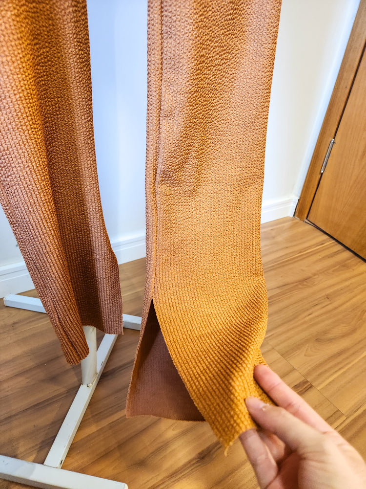 Calça Farm Flare Texturizada Caramelo