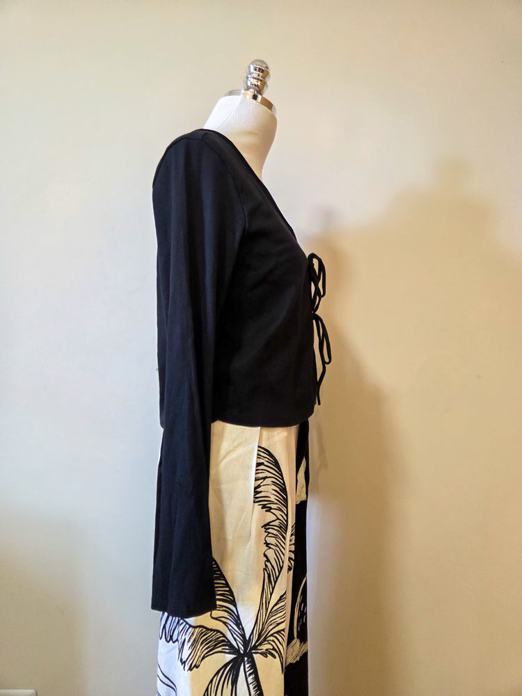 Blusa Farm Preto Liso com Amarração Frontal