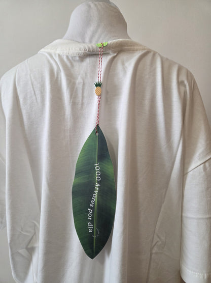 Camiseta Farm Estampa Arara Vermelha e Coqueiros