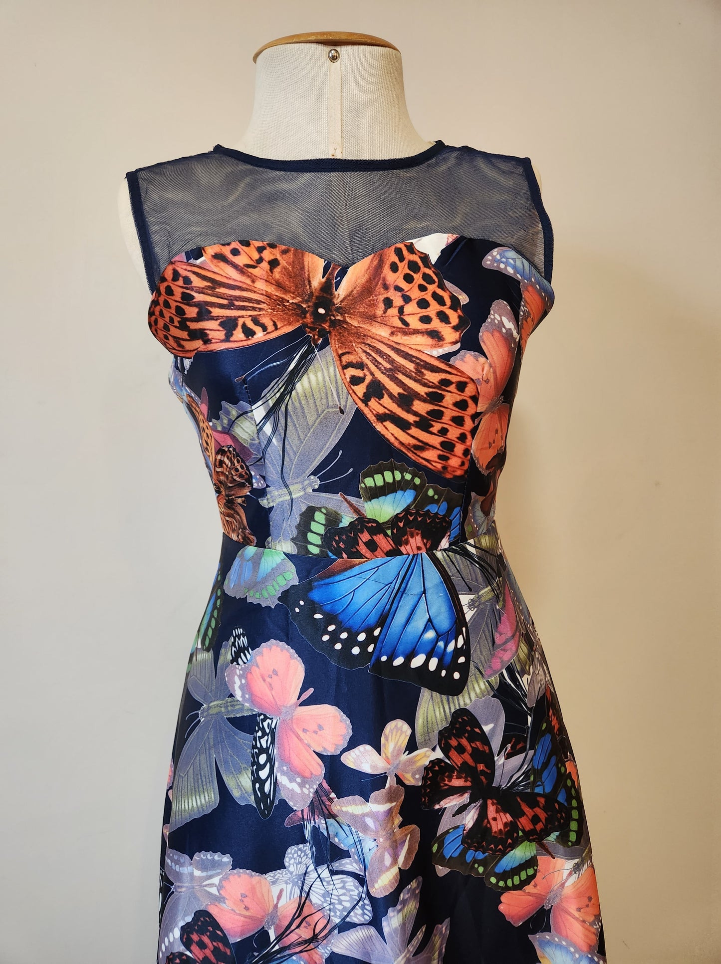 Vestido Present Midi Borboletas e Tule