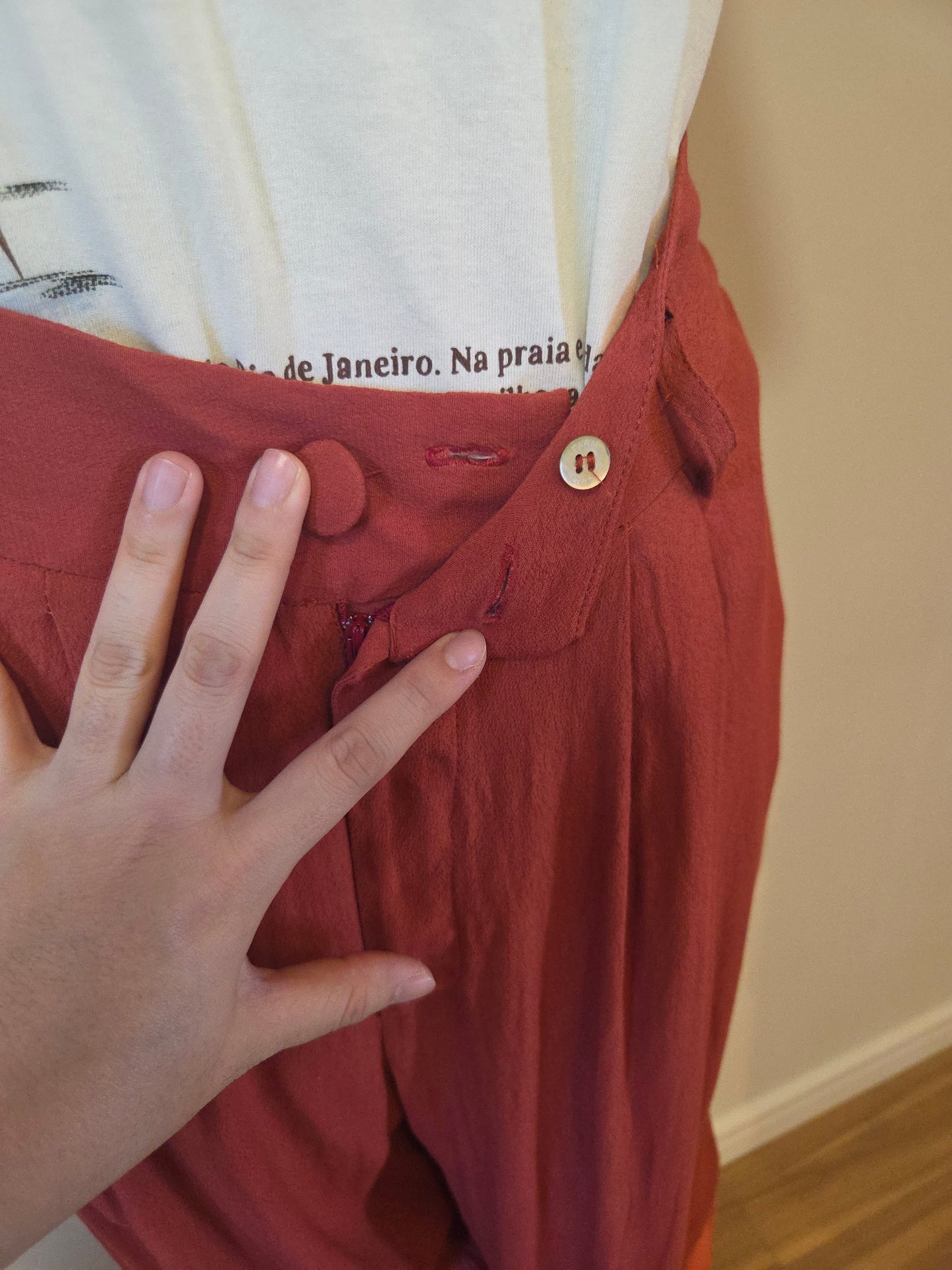 Calça Farm Reta Bolsos Laterais Vermelho Oeste