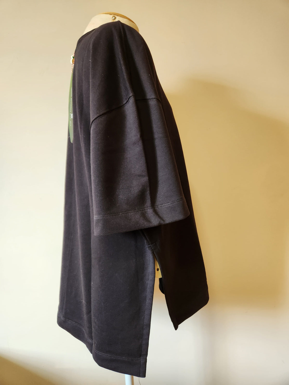 Camiseta Maxi / T-Shirt Oversized Farm Lisa Preta com Fendas Laterais