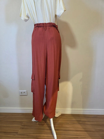 Calça Farm Reta Bolsos Laterais Vermelho Oeste