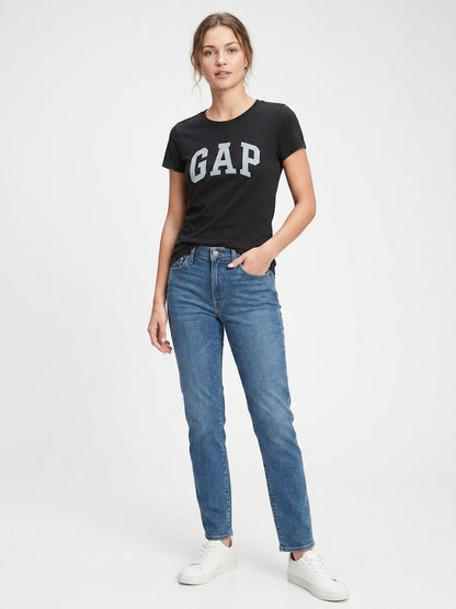 Camiseta GAP Escrita Cinza e Fundo Preto