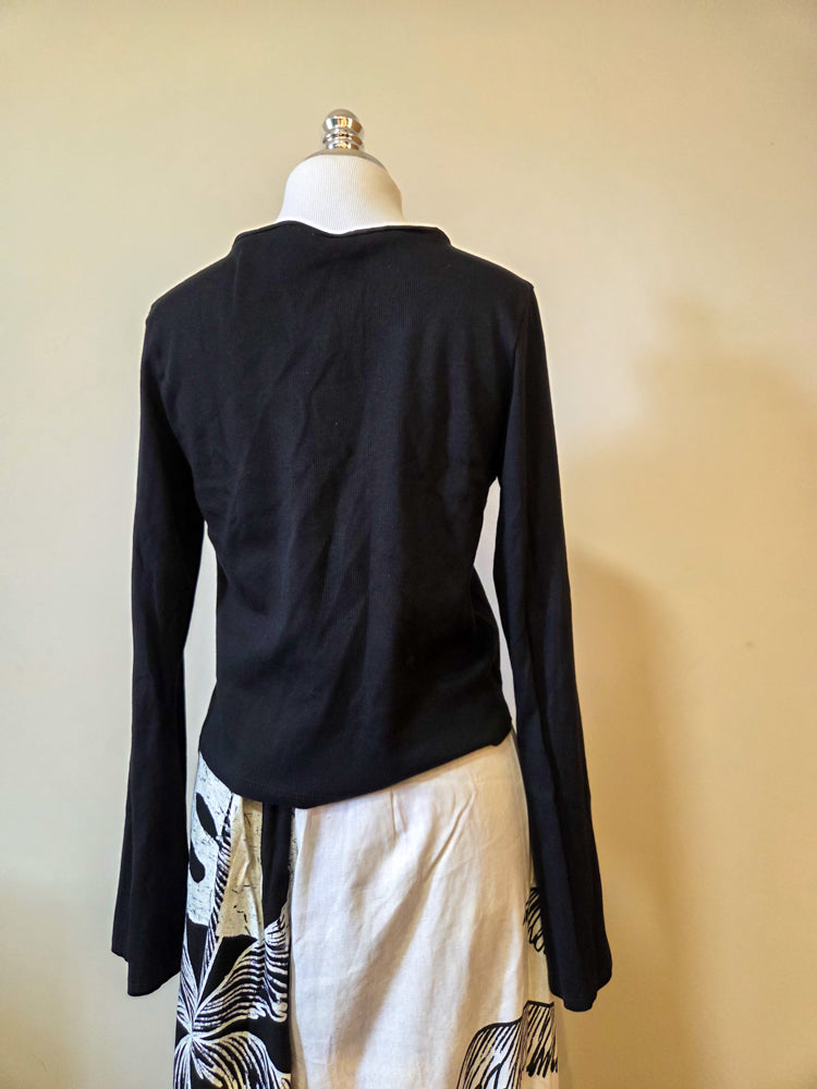 Blusa Farm Preto Liso com Amarração Frontal