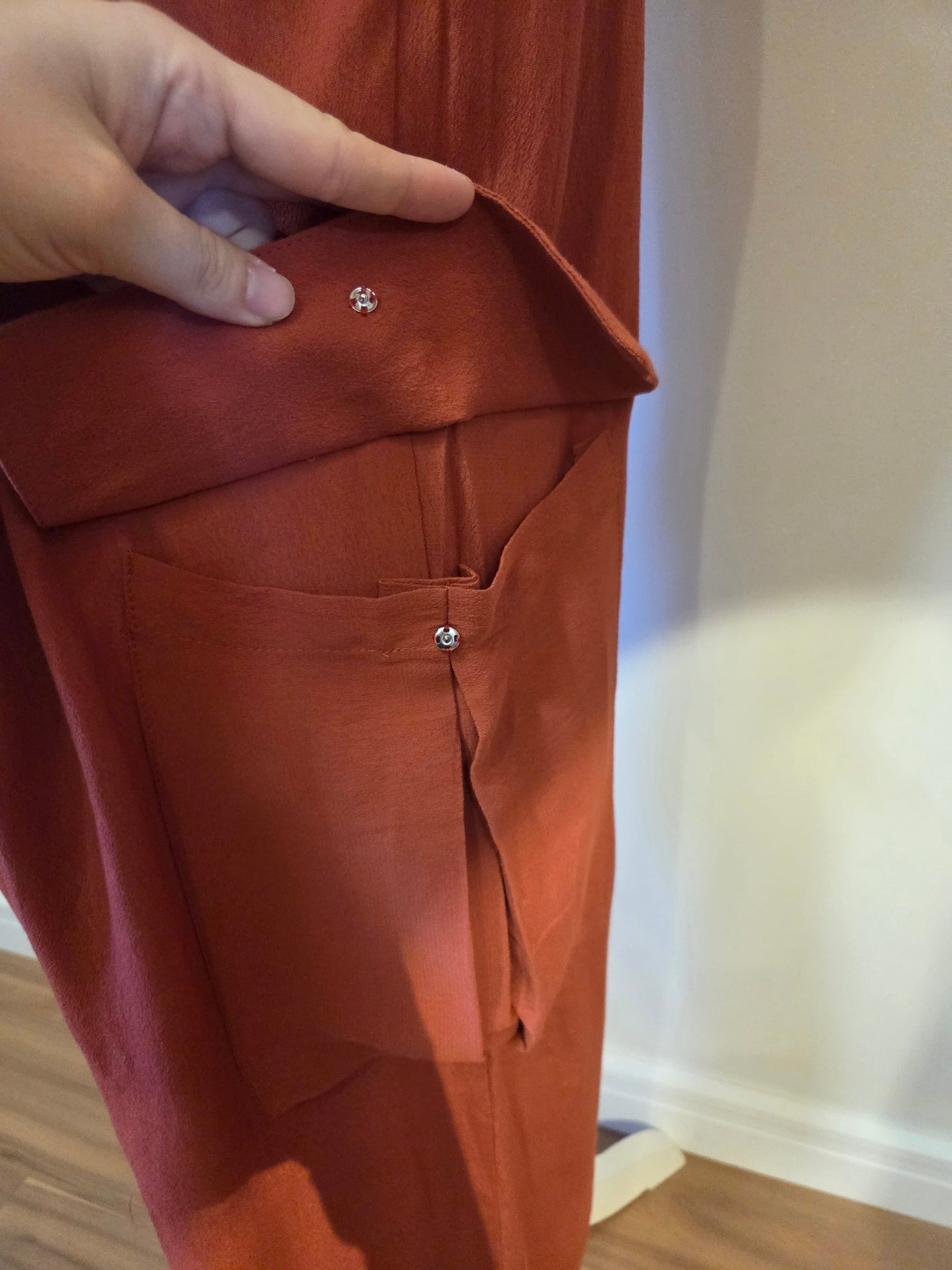 Calça Farm Reta Bolsos Laterais Vermelho Oeste