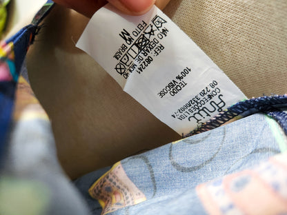 Vestido Antix Transpassado – Estampa de Fita Cassete