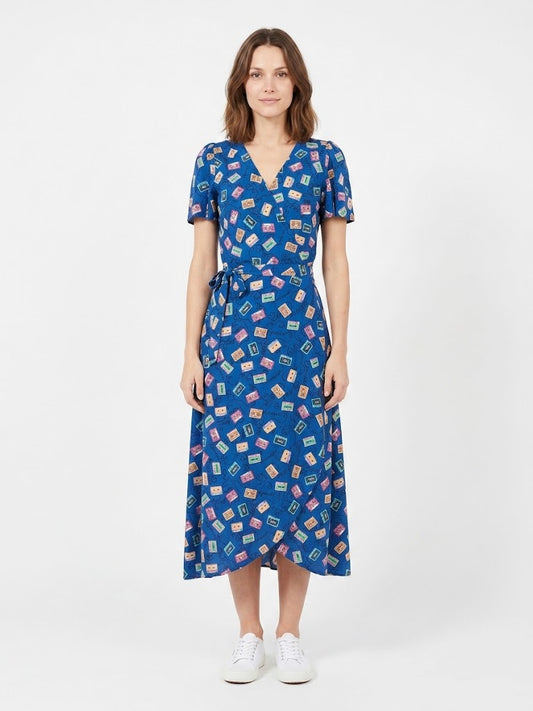 Vestido Antix Transpassado – Estampa de Fita Cassete