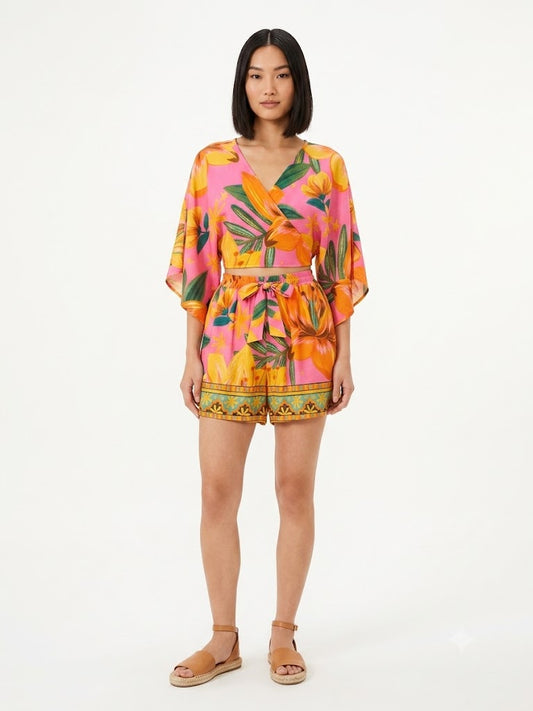 Conjunto Cropped e Shorts Floral Amarelo e Fundo Rosa