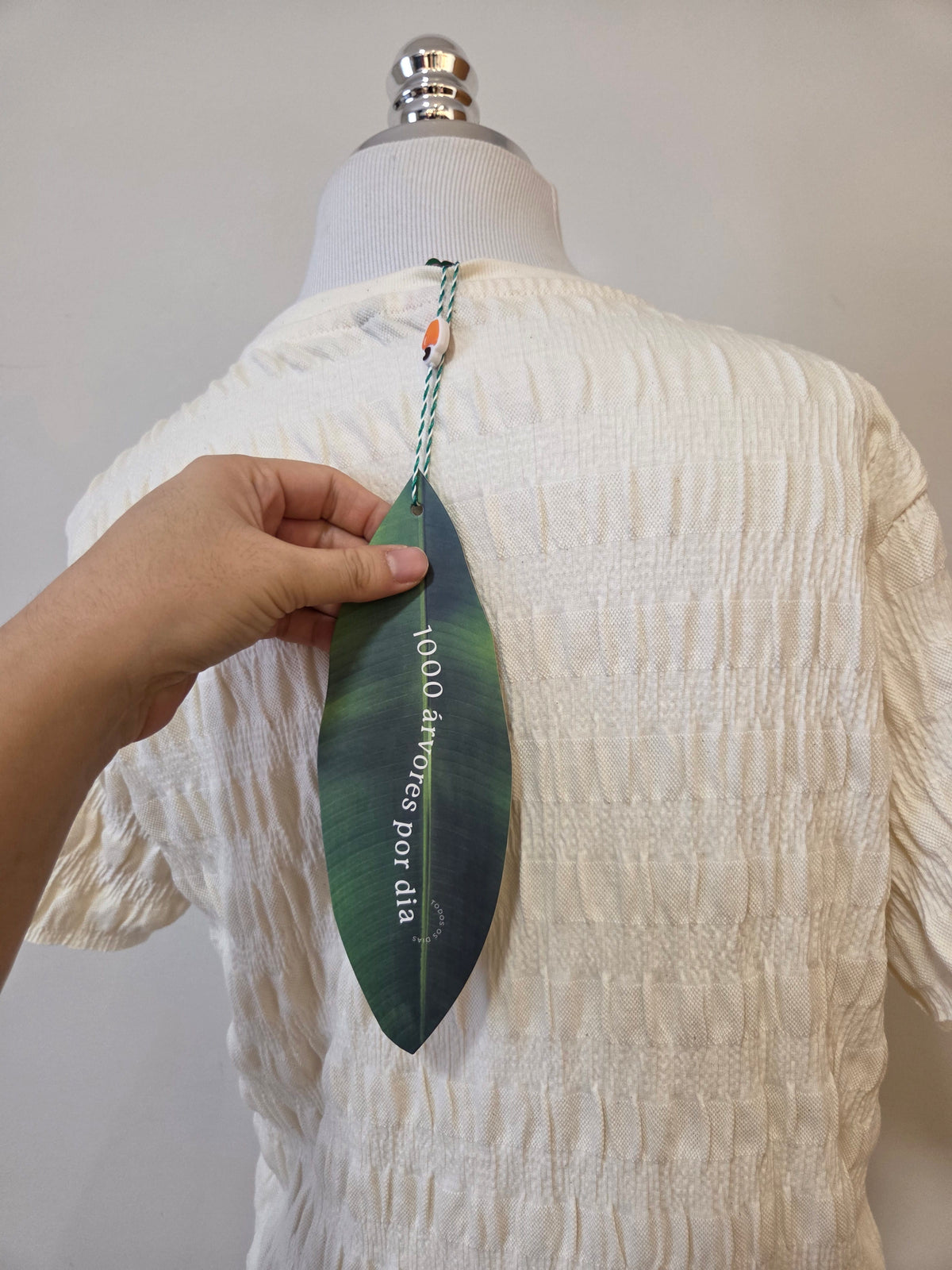 Blusinha Farm Tecido Especial Brasil Arara Off-White