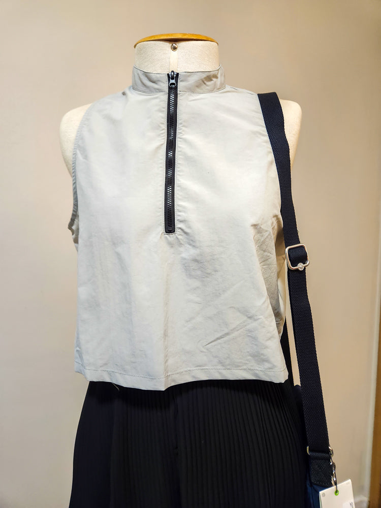 Cropped Zara Cinza com Zíper Frontal