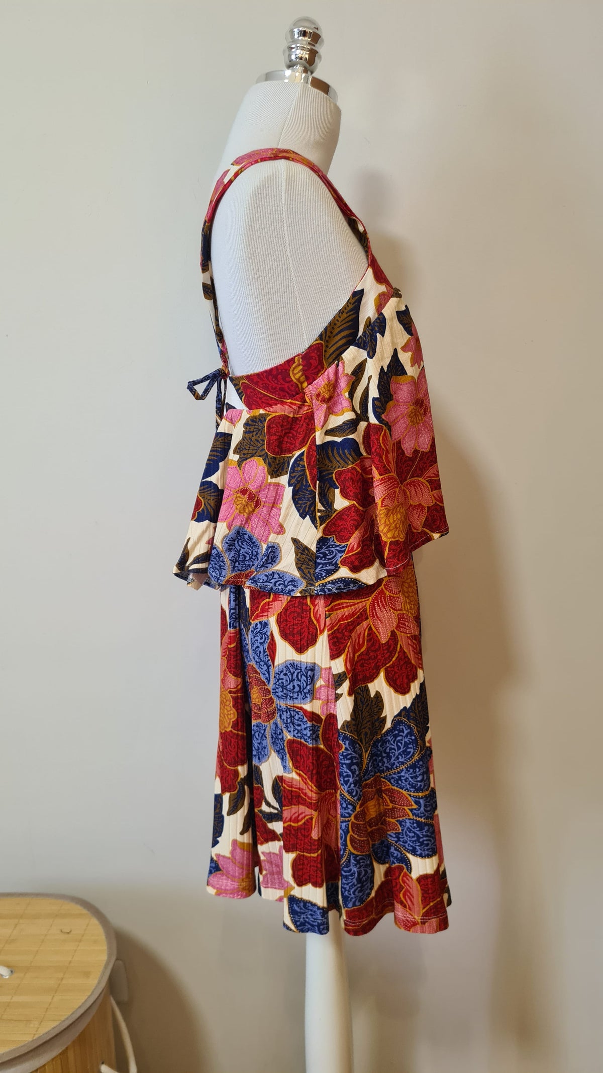 Vestido Farm Curto Floral Thay Macrame Bege