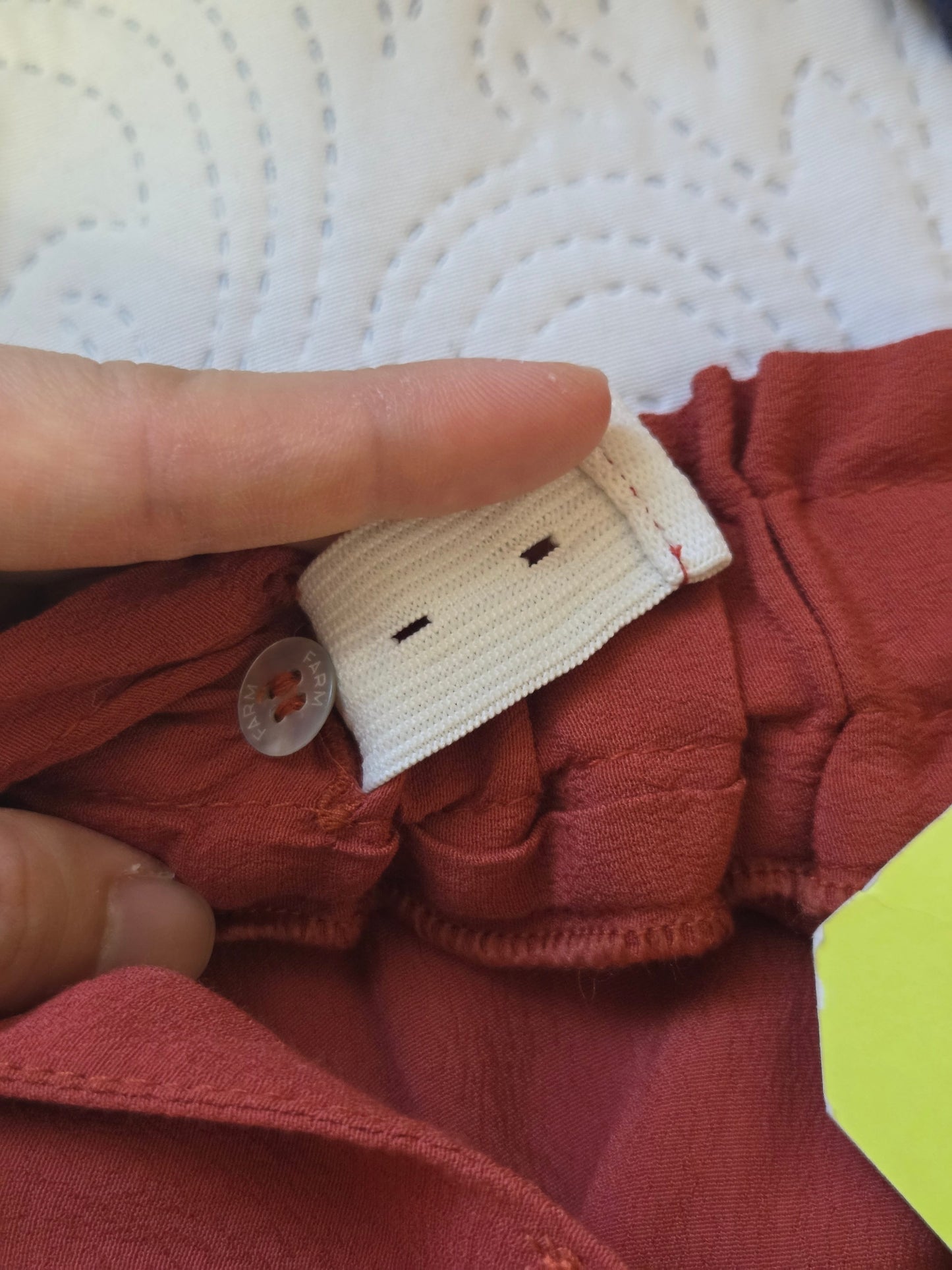 Calça Farm Reta Bolsos Laterais Vermelho Oeste