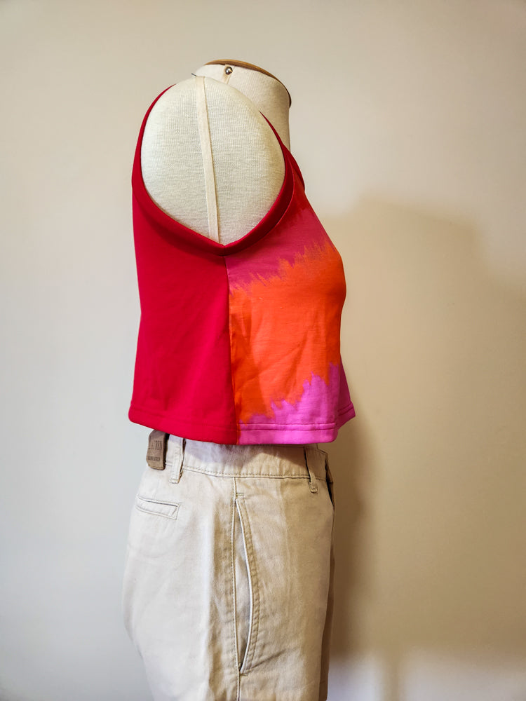 Blusinha Farm Adidas Tie Dye Vermelha - Modelo Cropped