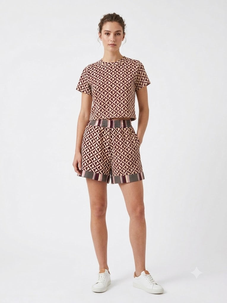 Conjunto Farm Blusinha e Shorts Corações Meio a Meio