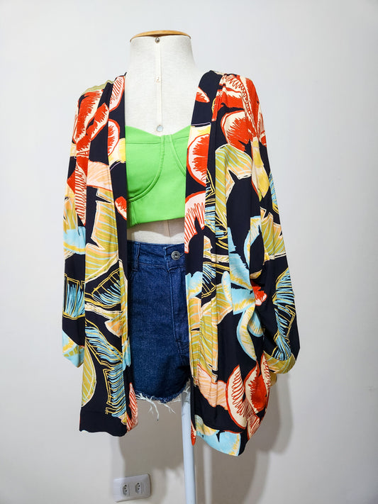 Kimono Farm Folhagens Verde e Vermelho Fundo Preto