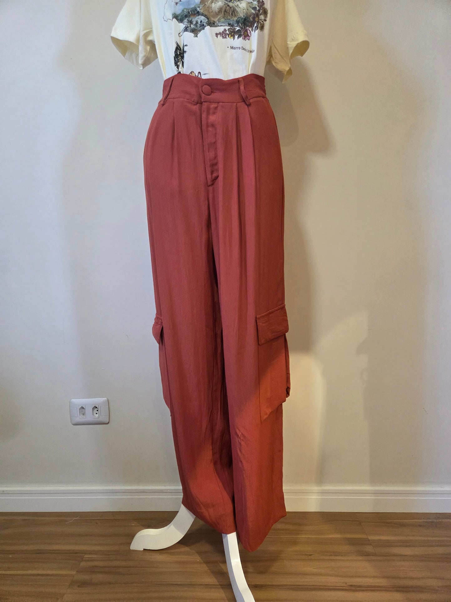 Calça Farm Reta Bolsos Laterais Vermelho Oeste