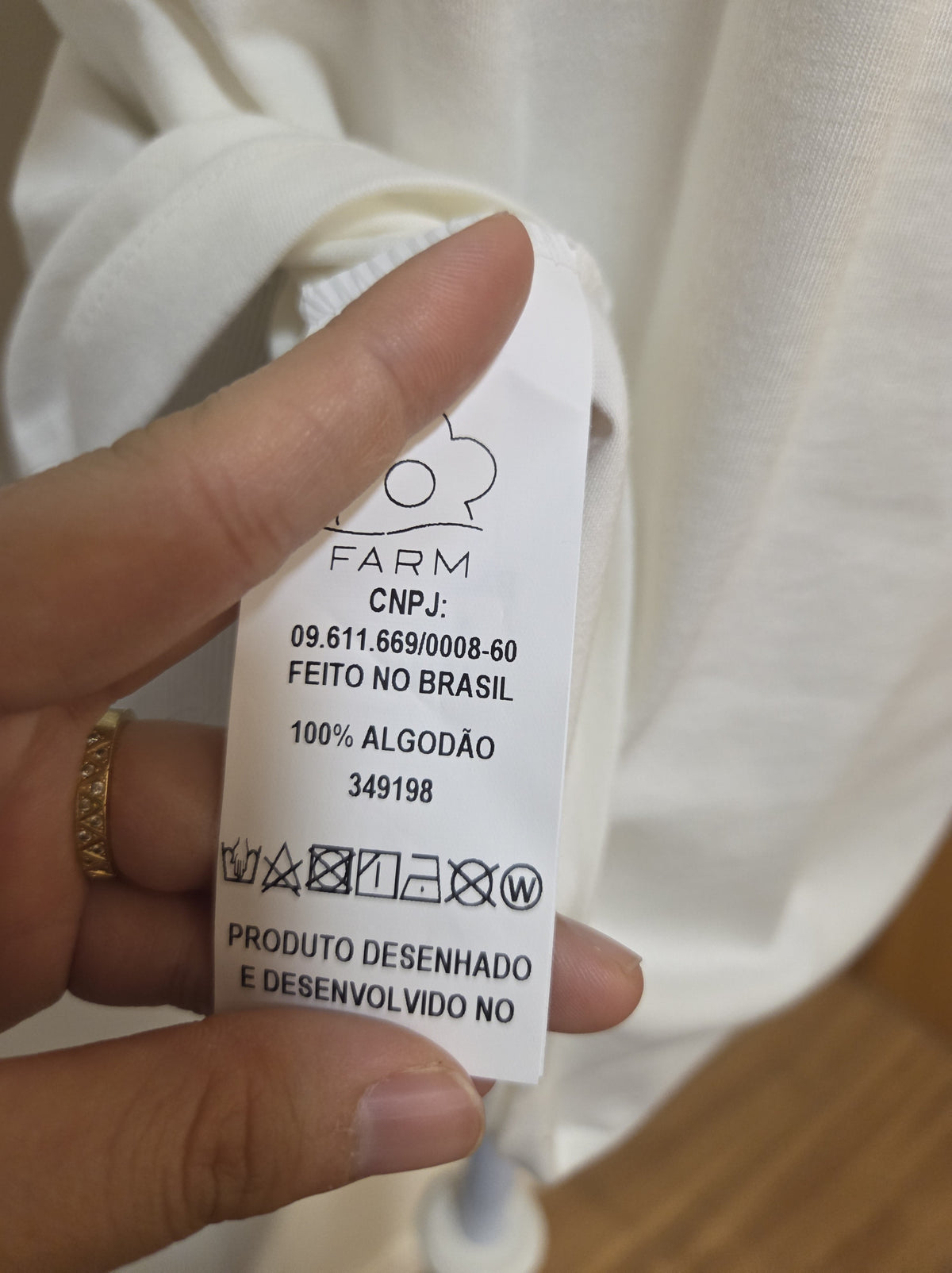 Camiseta Farm Araras no Galho Modelo Fit