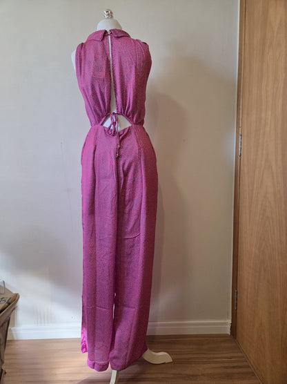 Macacão Antix Pantalona Rosa e Flor Azul