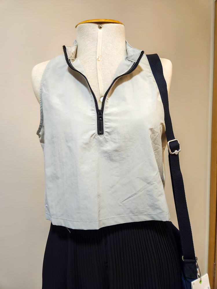 Cropped Zara Cinza com Zíper Frontal